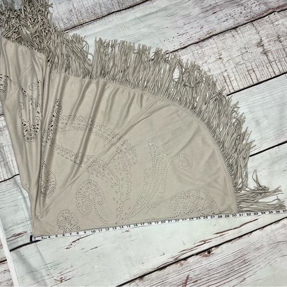 LENA GABRIELLE NEW YORK laser cut micro suede women’s shawl poncho in Grey OSFA - Picture 11 of 17